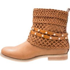 Botki damskie lity: Bullboxer Botki tan