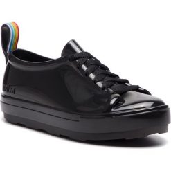 Półbuty MELISSA - Be Rainbow Ad 32637 Black 50895. Czarne półbuty damskie Melissa, bez wzorów, z tworzywa sztucznego, bez obcasa, na płaskiej podeszwie, bez zapięcia. Za 359,00 zł.