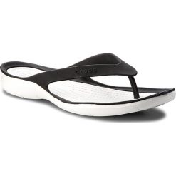 Japonki CROCS - Swiftwater Flip W 204974 Black/White. Czarne klapki damskie Crocs, bez wzorów, z tworzywa sztucznego, bez obcasa. W wyprzedaży za 99,00 zł.