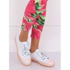 Białe trtapki SANCHI. Białe buty sportowe damskie FunKee.pl, z nadrukiem, z tkaniny, klasyczne. Za 69,99 zł.