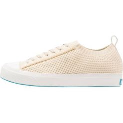 Native JEFFERSON 2.0 LITEKNIT Tenisówki i Trampki white. Brązowe trampki męskie marki Native, z tworzywa sztucznego. Za 379,00 zł.