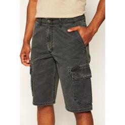 Szorty materiałowe Wrangler Cargo W15DKC33W. Szare spodenki i szorty męskie Wrangler, m, bez wzorów, z tkaniny. W wyprzedaży za 169,00 zł.