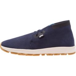 Native AP CHUKKA HYDRO Tenisówki i Trampki wysokie regatta blue/jiffy black/bone white. Niebieskie trampki i tenisówki damskie marki Native, z tworzywa sztucznego. W wyprzedaży za 272,35 zł.