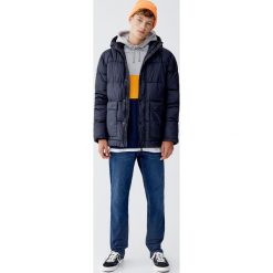 Pikowana kurtka z kapturem. Pomarańczowe kurtki damskie Pull&Bear, m, bez wzorów, z kapturem. Za 159,00 zł.