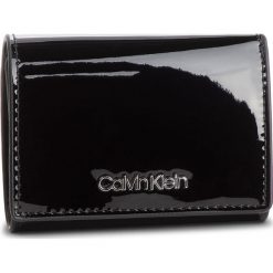 Mały Portfel Damski CALVIN KLEIN - Small Wallet P K60K604960 001. Czarne portfele damskie Calvin Klein, ze skóry ekologicznej. Za 229,00 zł.