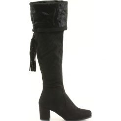 Kozaki zamszowe czarne Filippo 514. Czarne kozaki damskie FILIPPO, z zamszu, eleganckie, za kolano, bez obcasa, na obcasie, bez zapięcia. Za 169,00 zł.