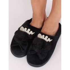 Kapcie damskie czarne DD112 BLACK. Czarne kapcie damskie obuwie damskie, z gumy. Za 69,99 zł.