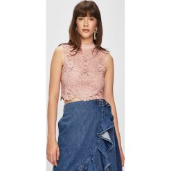 Marciano Guess - Top. Różowe topy damskie MARCIANO GUESS, na co dzień, w koronkowe wzory, z poliesteru, casualowe, z okrągłym kołnierzem, bez rękawów. W wyprzedaży za 299,90 zł.
