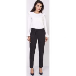 Czarne Eleganckie Spodnie w Kant z Paskiem. Spodnie damskie Molly.pl. Za 118,90 zł.