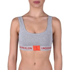 Calvin Klein Sport Biustonosz Brate Bez Podszewki Grey Heather W / Manic Czerwony I Pikantny Pomarańczowy Patch Q. Szare biustonosze sportowe damskie marki Calvin Klein. W wyprzedaży za 105,00 zł.