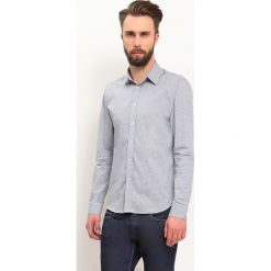 KOSZULA DŁUGI RĘKAW MĘSKA SLIM FIT. Białe koszule męskie marki Top Secret, m, z tkaniny, eleganckie, z długim rękawem. W wyprzedaży za 59,99 zł.