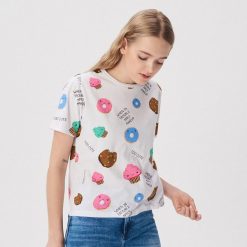 T-shirt z nadrukiem w ciastka - Biały. Białe t-shirty damskie Sinsay, xs, z nadrukiem, bez kołnierzyka. W wyprzedaży za 7,99 zł.