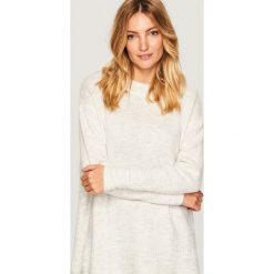 Sweter oversize - Kremowy. Białe swetry oversize damskie marki Reserved, l. Za 79,99 zł.