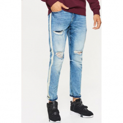 Jeansy COMFORT - Niebieski. Niebieskie jeansy męskie marki Cropp. Za 129,99 zł.