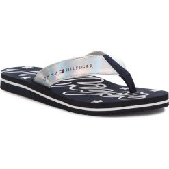 Japonki TOMMY HILFIGER - Mirror Sparkle Beach Sandal FW0FW02955 Midnight 403. Szare klapki damskie TOMMY HILFIGER, bez wzorów, ze skóry ekologicznej, bez obcasa. W wyprzedaży za 139,00 zł.