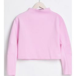 Bluzy damskie: Krótka bluza ze stójką - Różowy