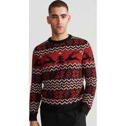 Sweter ze świątecznym wzorem - Brązowy. Pomarańczowe swetry męskie Reserved, s, bez wzorów, wizytowe, bez kołnierzyka, bez kaptura. Za 119,99 zł.
