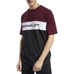 REEBOK CLASSICS LINEAR > FT7341. Koszulki męskie Reebok, xl, z aplikacjami, z bawełny, klasyczne, z okrągłym kołnierzem, z krótkim rękawem, krótkie. Za 89,99 zł.