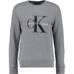 Bluzy męskie: Calvin Klein Jeans CREW NECK Bluza mid grey heather