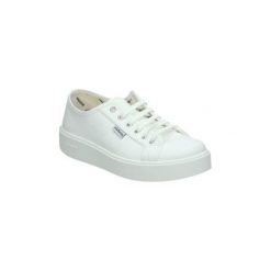 Buty Victoria 1260110. Białe trampki i tenisówki damskie Victoria, bez wzorów, bez zapięcia. Za 197,44 zł.