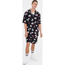Bermudy tailoring z piki w palmy. Czarne spodenki i szorty męskie Pull&Bear, m, bez wzorów. Za 69,90 zł.