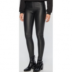 Coatingowe spodnie high waist - Czarny. Czarne spodnie z wysokim stanem Cropp. Za 89,99 zł.