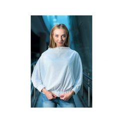 Bluzka White Bat. Białe bluzki sportowe damskie Fevey, s, z dekoltem w łódkę. Za 170,00 zł.