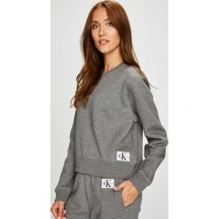 Calvin Klein Jeans - Bluza. Szare bluzy damskie Calvin Klein Jeans, s, z nadrukiem, z bawełny, bez rękawów, bez kaptura. W wyprzedaży za 269,90 zł.