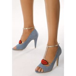 Jasnoniebieskie Sandały Red Lips. Niebieskie sandały damskie Born2be, bez wzorów, bez obcasa, na obcasie, bez zapięcia. W wyprzedaży za 39,99 zł.