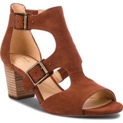 Sandały CLARKS - Deloria Kay 261318664 Mahogany. Pomarańczowe klapki damskie marki Clarks, bez wzorów, ze skóry, bez obcasa, na obcasie. W wyprzedaży za 259,00 zł.
