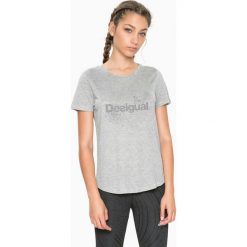 Koszulka w kolorze szarym. Szare bluzki sportowe damskie marki Desigual Sport, s, z nadrukiem, z wiskozy. W wyprzedaży za 65,95 zł.