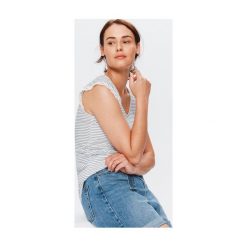 T-shirt damski. T-shirty damskie Promod, uniwersalny, bez wzorów, z tkaniny, z falbankami. Za 59,90 zł.