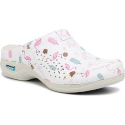 Klapki NURSING CARE - Veneza WG3AF Flamingo. Białe klapki damskie Nursing Care, bez wzorów, ze skóry ekologicznej, bez obcasa. Za 289,00 zł.