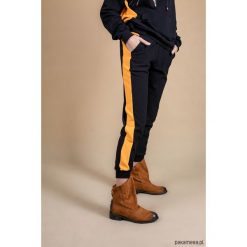 Spodnie dresowe Extraordinary. Czarne spodnie damskie Pakamera, z dresówki. Za 159,00 zł.