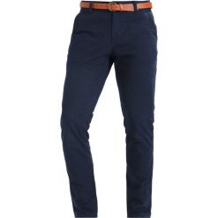 Chinosy męskie: Produkt PKTAKM BELT Chinosy navy blazer