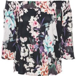 Shirt z dekoltem carmen bonprix czarny z nadrukiem. Czarne koszulki damskie bonprix, z nadrukiem, bez kołnierzyka, bez rękawów. Za 59,99 zł.