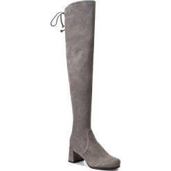 Muszkieterki STUART WEITZMAN - Hinterland Cement Suede. Szare bez kategorii marki Stuart Weitzman, z materiału, na obcasie. W wyprzedaży za 1829,00 zł.