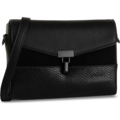 Torebka MONNARI - BAG9110-020 Black. Czarne listonoszki damskie Monnari, bez wzorów, ze skóry ekologicznej, bez dodatków. W wyprzedaży za 149,00 zł.