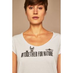 Medicine - T-shirt by Weronika Kolinska. Białe bluzki damskie MEDICINE, s, z nadrukiem, z bawełny, z okrągłym kołnierzem. Za 29,90 zł.