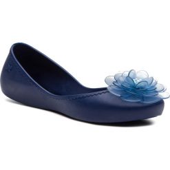 Baleriny ZAXY - Start Glamour Fem 82708 Navy 51907 DD285102. Niebieskie baleriny damskie Zaxy, na co dzień, bez wzorów, z tworzywa sztucznego, glamour, bez obcasa, bez zapięcia. W wyprzedaży za 119,00 zł.