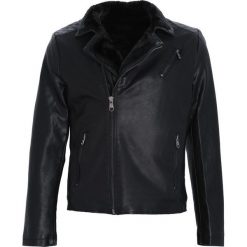 Czarna Kurtka Regular. Czarne kurtki męskie Born2be, xl, bez wzorów, ze skóry. Za 159,99 zł.