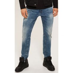 Jeansy slim fit - Niebieski. Niebieskie jeansy męskie relaxed fit marki House. W wyprzedaży za 49,99 zł.