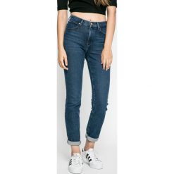 Wrangler - Jeansy. Niebieskie jeansy damskie marki Wrangler, z podwyższonym stanem. W wyprzedaży za 279,90 zł.