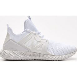 Niskie sneakersy - Biały. Białe sneakersy męskie Cropp, bez zapięcia. Za 159,99 zł.
