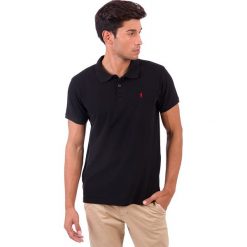 Koszulka polo w kolorze czarnym. Czarne koszulki męskie Polo Club Men, s, z haftami, z bawełny, polo, bez rękawów. W wyprzedaży za 87,95 zł.