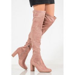 ELEGANCKIE KOZAKI NAD KOLANO. Kozaki damskie Corina, z zamszu, eleganckie, bez obcasa, bez zapięcia. Za 127,90 zł.