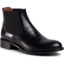 Sztyblety SOLO FEMME - 33940-04-L45/000-13-00 Czarny. Czarne kozaki damskie Solo Femme, ze skóry, bez obcasa, bez zapięcia. Za 419,00 zł.