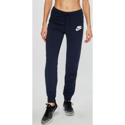 Nike Sportswear - Spodnie. Szare bryczesy damskie Nike Sportswear, l, z bawełny. W wyprzedaży za 179,90 zł.