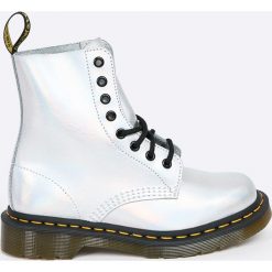 Dr Martens - Botki Pascal. Szare buty zimowe damskie marki Dr. Martens, z materiału, z okrągłym noskiem, na obcasie, na sznurówki. Za 639,90 zł.