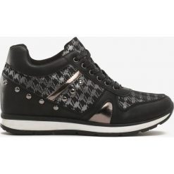 Czarne Sneakersy She's a Mystery. Czarne sneakersy damskie Born2be. W wyprzedaży za 44,99 zł.